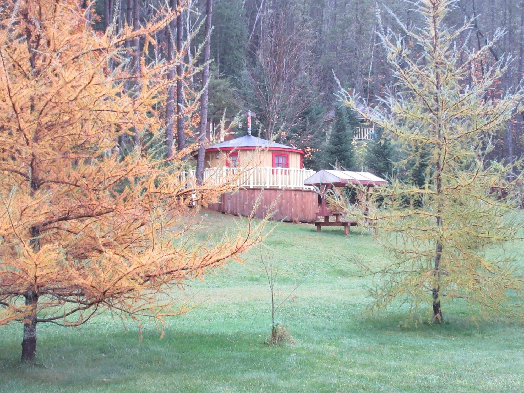 La Maison Sous Les Arbres Saint Roch de Mekinac Exterior photo